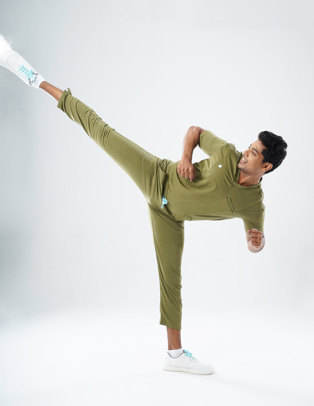 FERIL OLIVE V Neck / Straight Pant / 2 way Stretch (MaleFullset) MKZ175