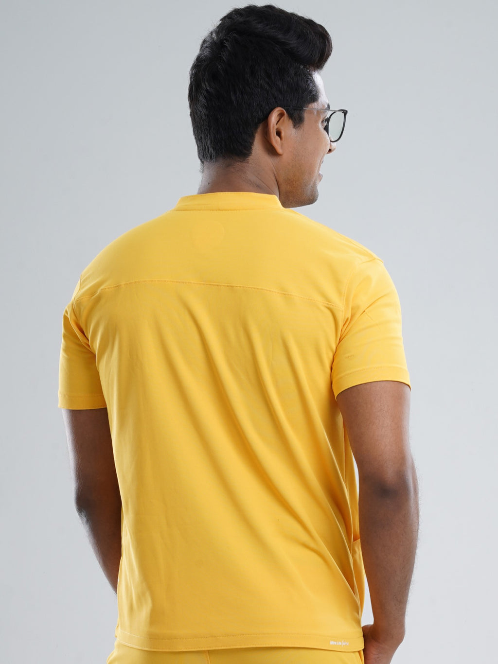 YEL LOVE V Neck Male Top MKZ231T