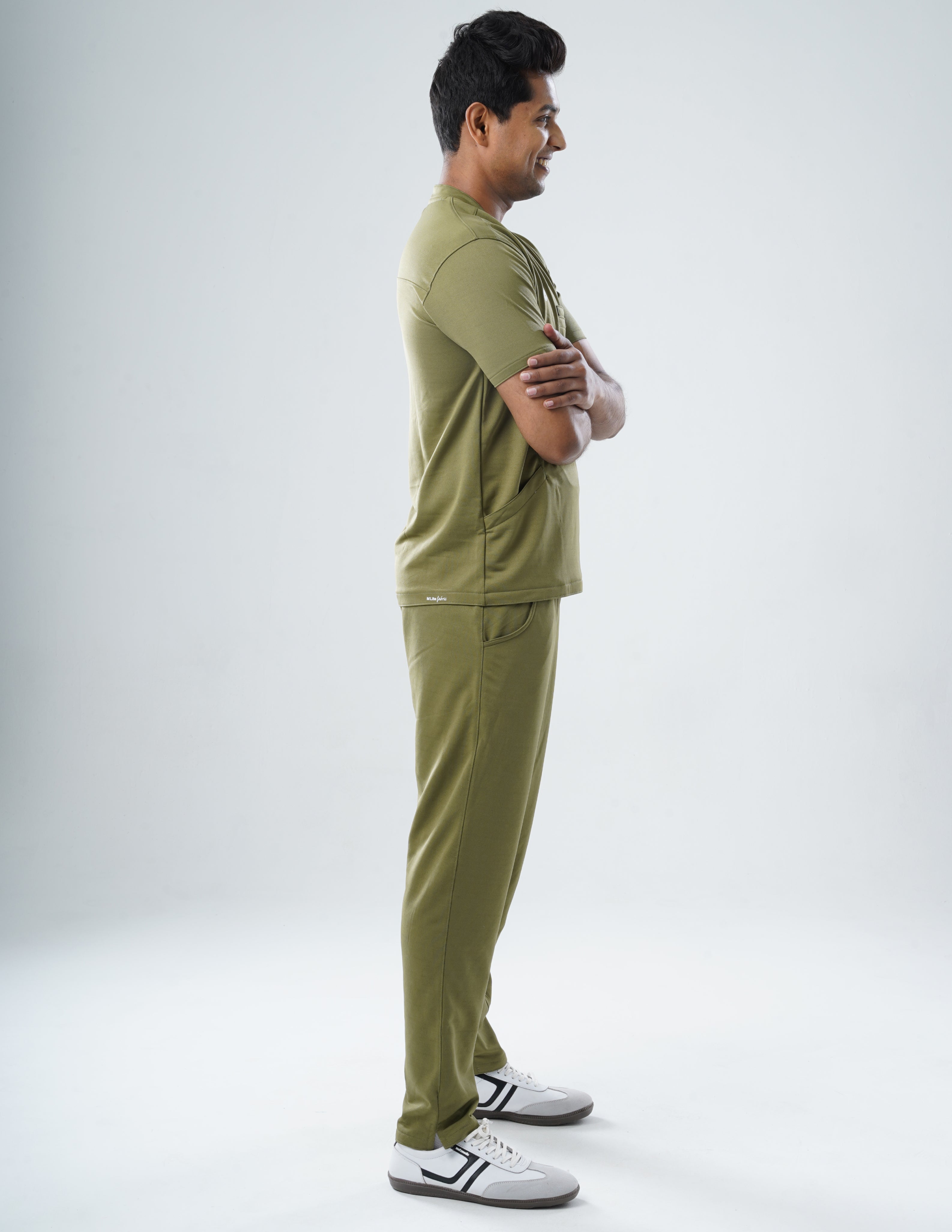 FERIL OLIVE V Neck / Straight Pant / 2 way Stretch (MaleFullset) MKZ175