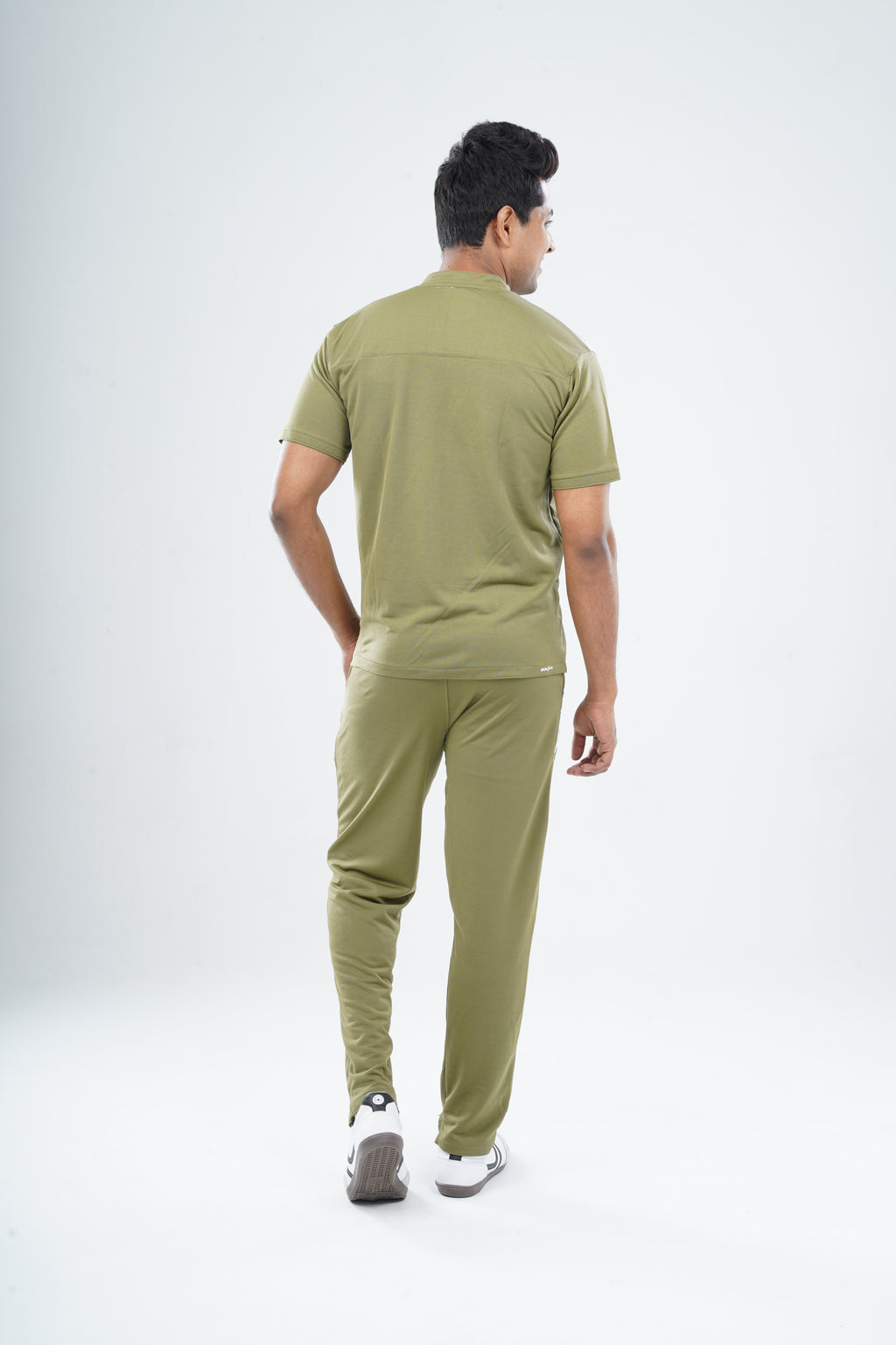 FERIL OLIVE - LIMITED EDITION V Neck / Straight Pant / 2 way Stretch (MaleFullset) MKZ177